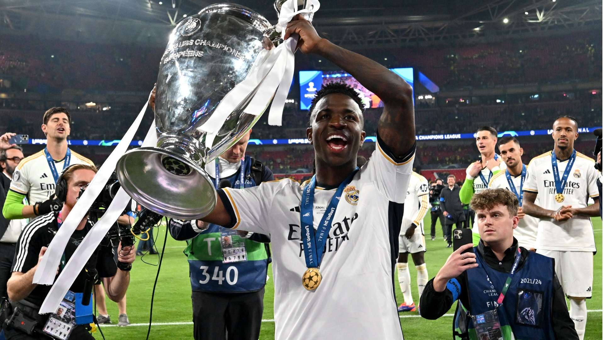 巴萨瞄准利物浦边锋迪亚斯，欲替代威廉斯？